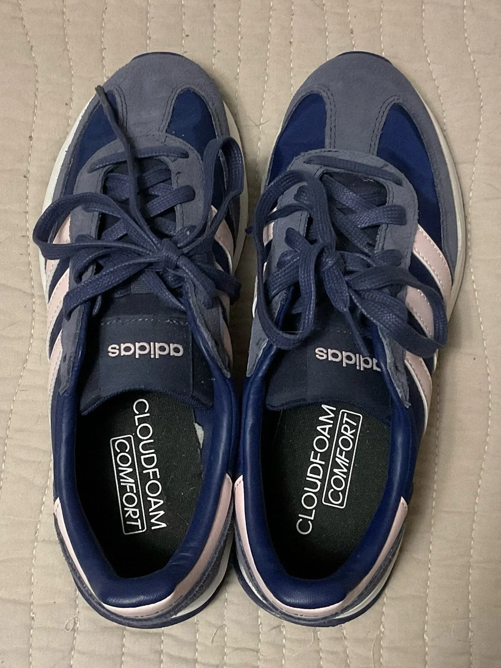 Women’s 7.5 Adidas Run 72